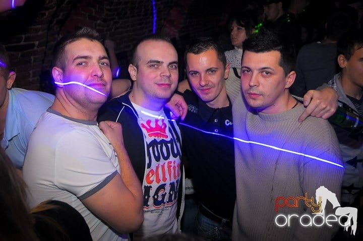 Super Party în Club Escape, 