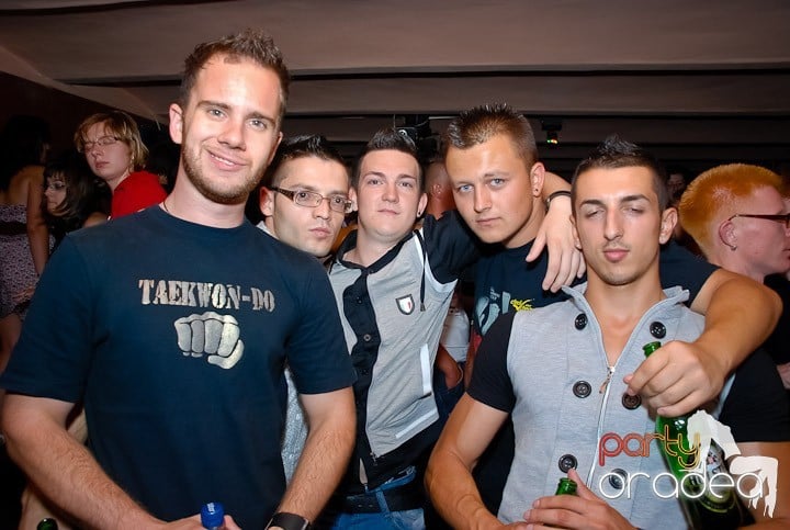Super Party în Club Seven, 