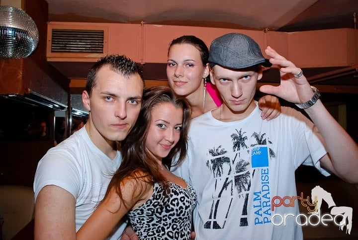 Super Party în Club Seven, 