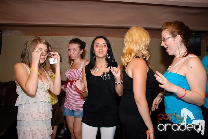 Super Party în Club Seven, 