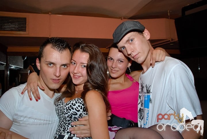 Super Party în Club Seven, 