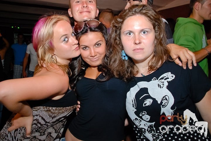 Super Party în Club Seven, 