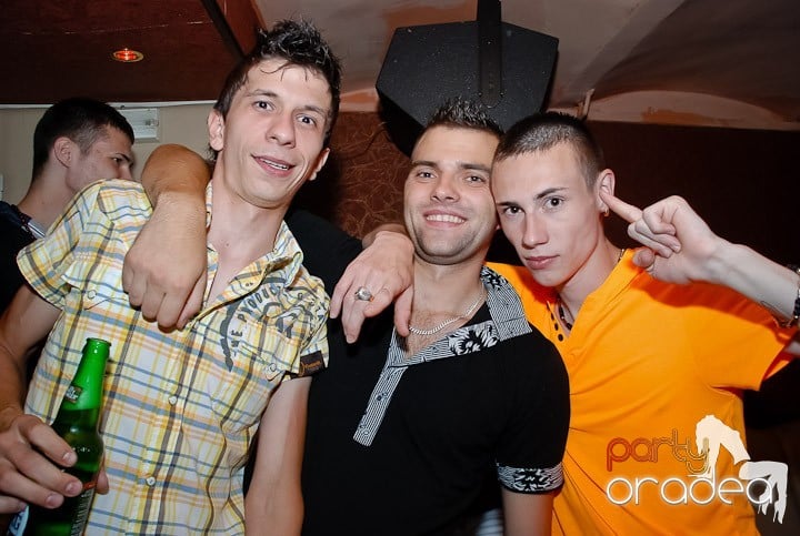 Super Party în Club Seven, 