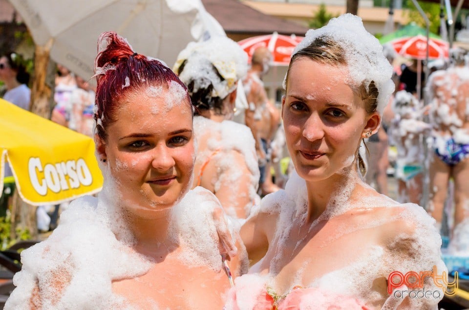 Surprise Spumă Party, Hotel Internaţional