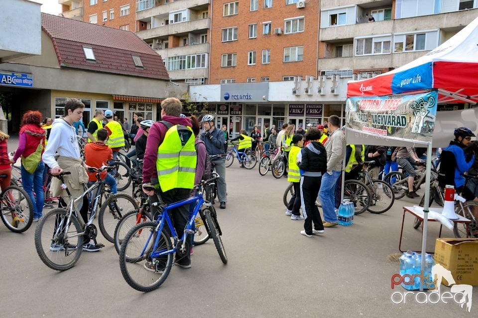 Sute de orădeni la Critical Mass, 