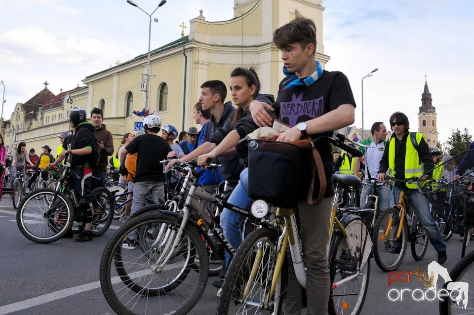 Sute de orădeni la Critical Mass, 