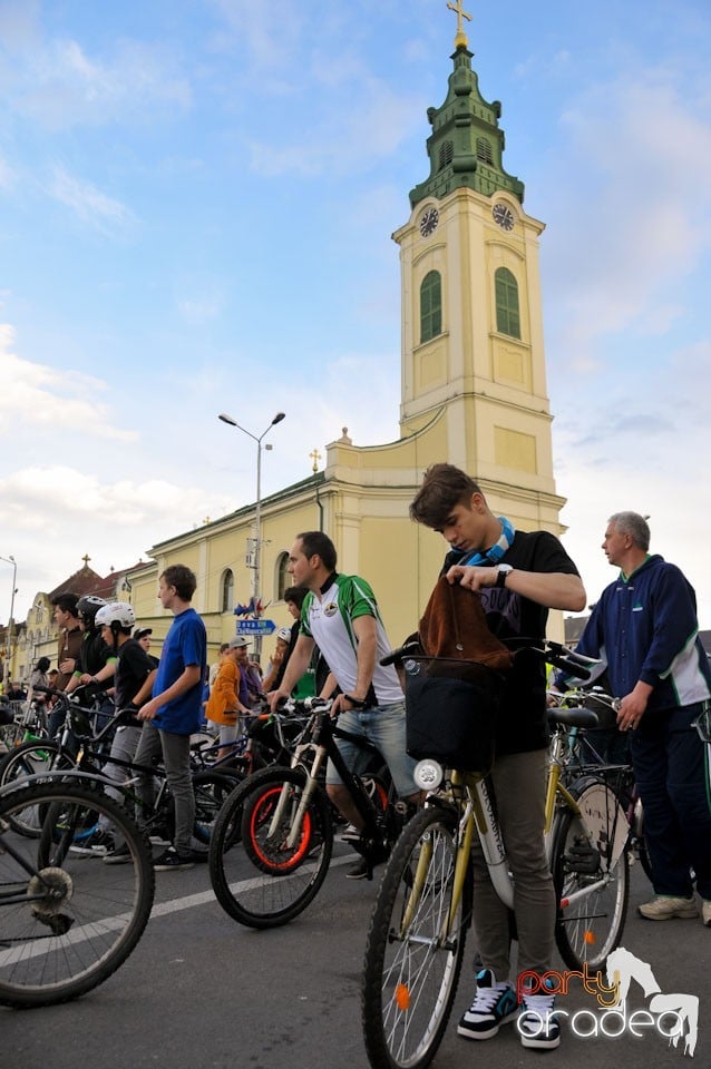 Sute de orădeni la Critical Mass, 