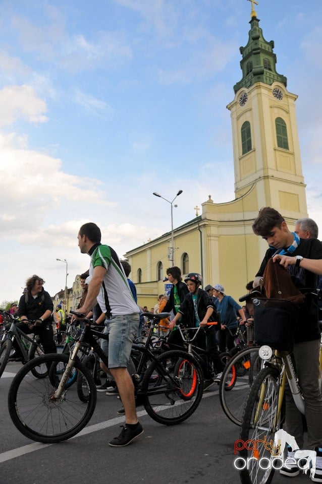 Sute de orădeni la Critical Mass,