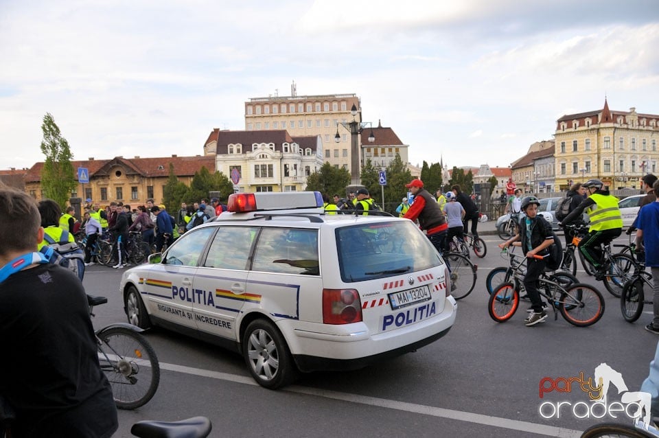 Sute de orădeni la Critical Mass,