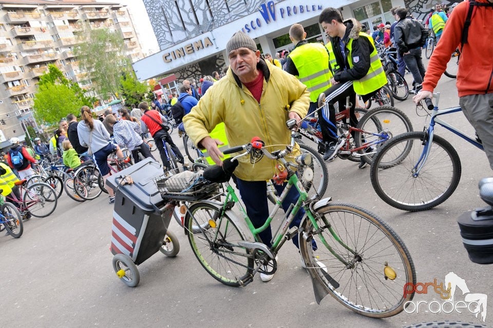 Sute de orădeni la Critical Mass,