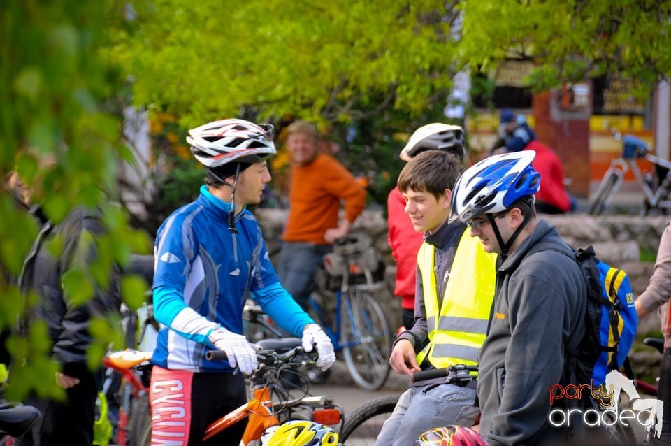 Sute de orădeni la Critical Mass,