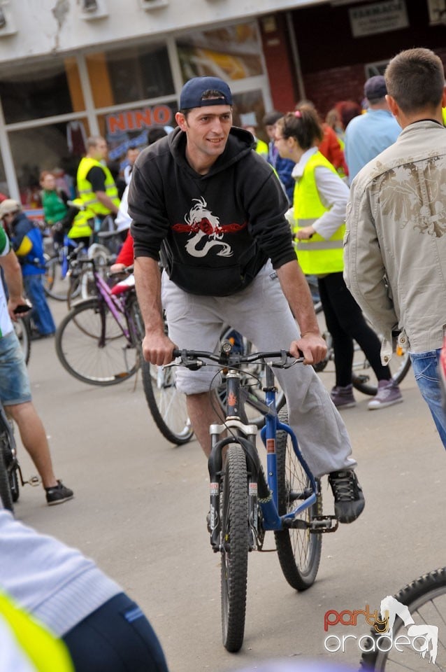 Sute de orădeni la Critical Mass,