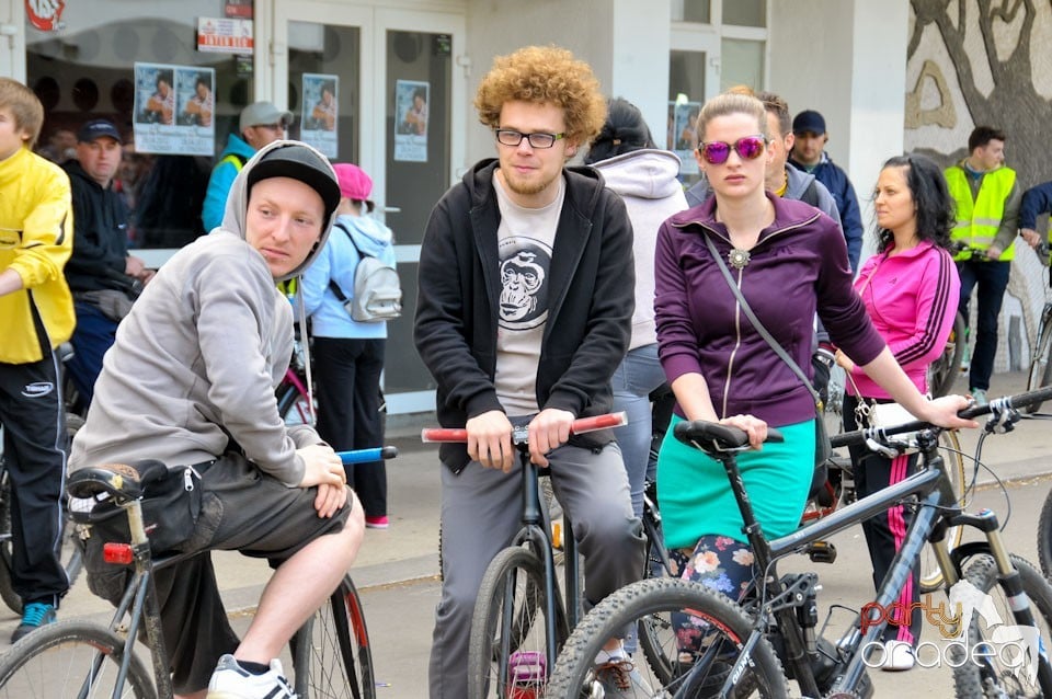 Sute de orădeni la Critical Mass, 