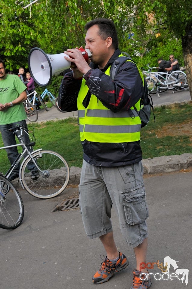 Sute de orădeni la Critical Mass,