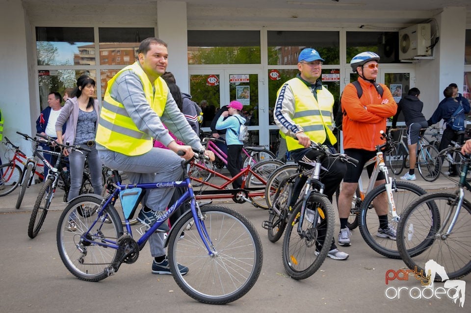 Sute de orădeni la Critical Mass,