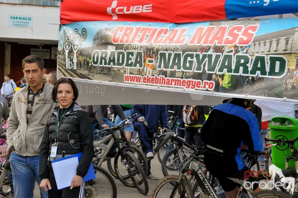 Sute de orădeni la Critical Mass,
