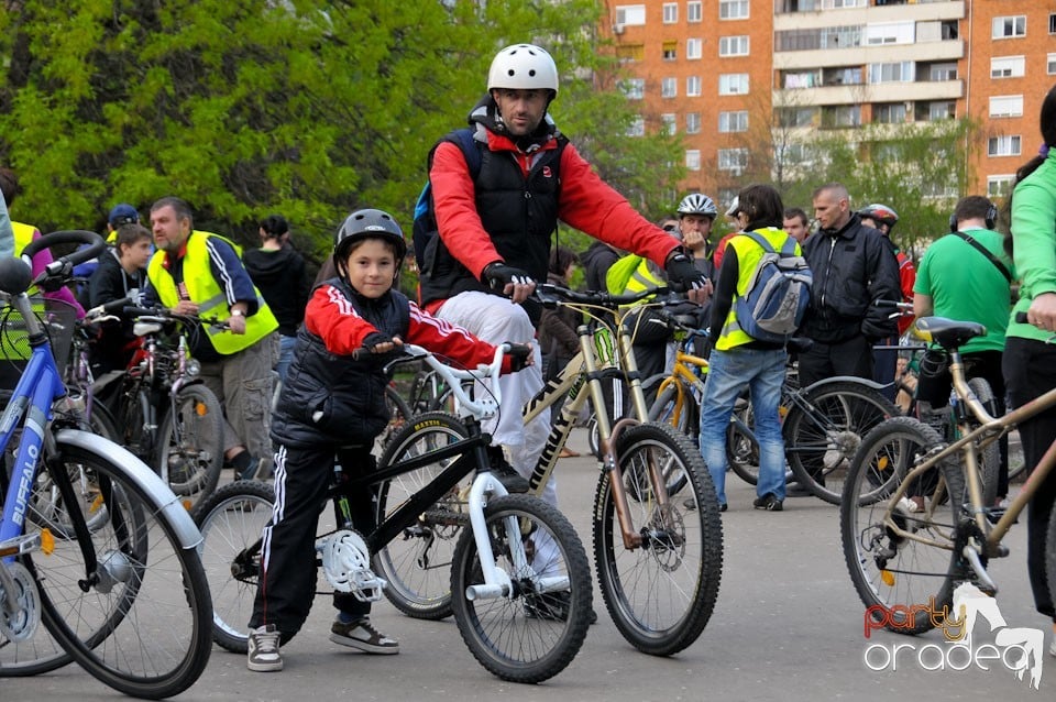 Sute de orădeni la Critical Mass,