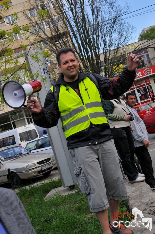 Sute de orădeni la Critical Mass,