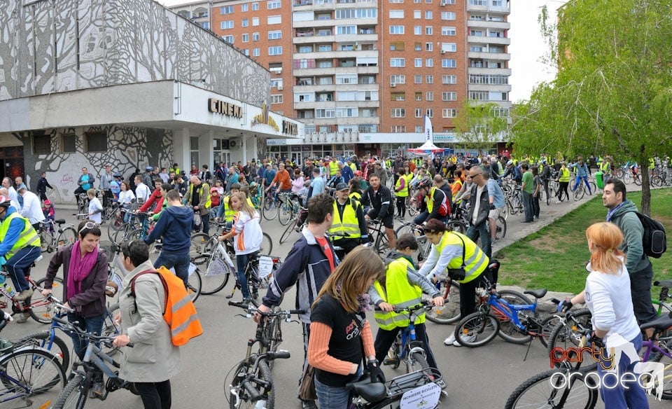 Sute de orădeni la Critical Mass, 