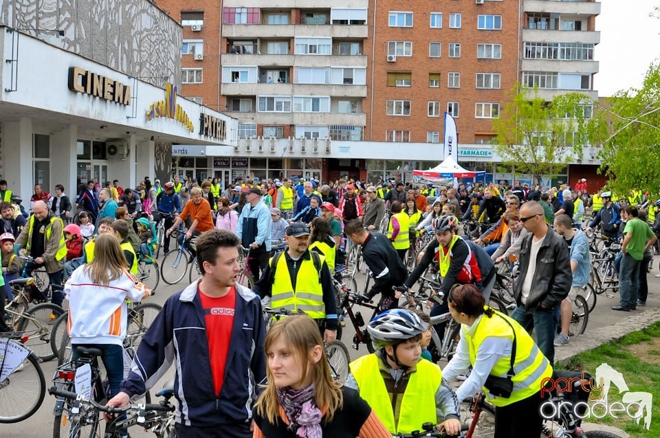Sute de orădeni la Critical Mass,