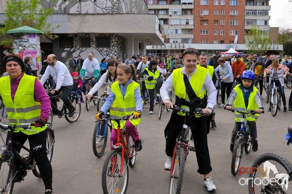 Sute de orădeni la Critical Mass,