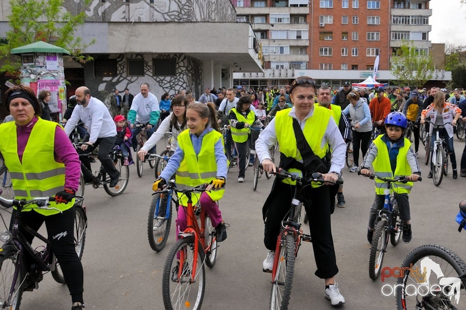 Sute de orădeni la Critical Mass, 