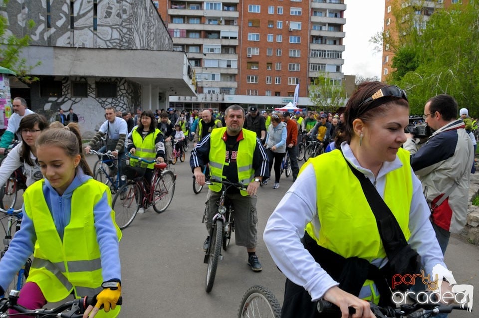 Sute de orădeni la Critical Mass,