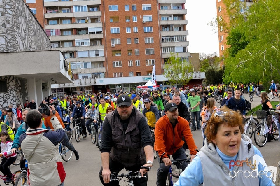 Sute de orădeni la Critical Mass,