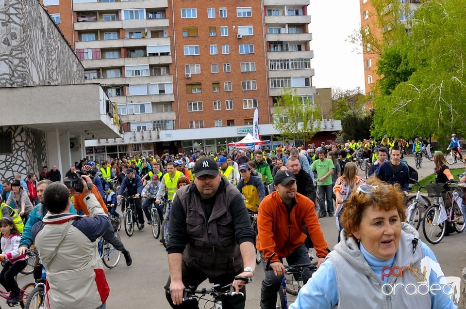 Sute de orădeni la Critical Mass, 