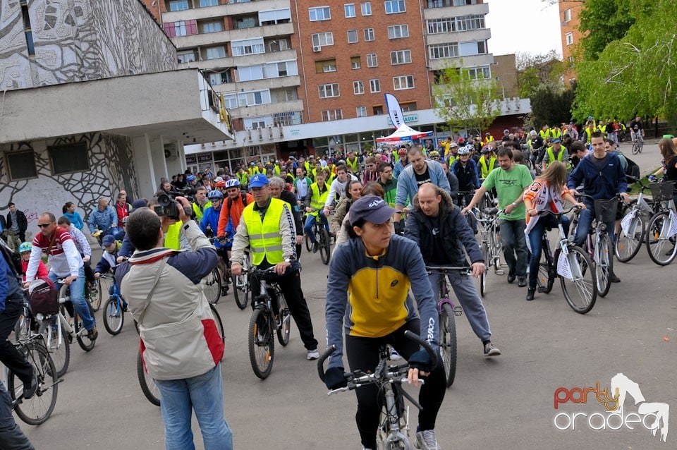 Sute de orădeni la Critical Mass,