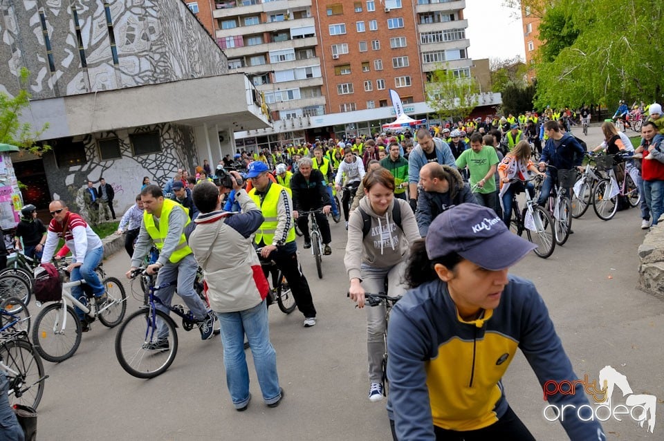 Sute de orădeni la Critical Mass, 