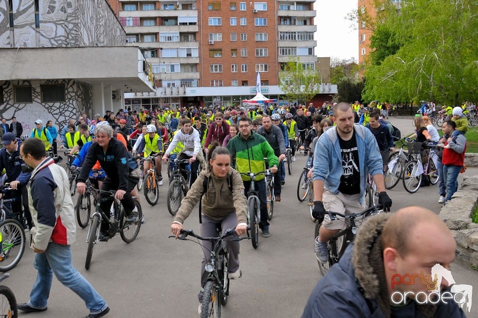 Sute de orădeni la Critical Mass, 