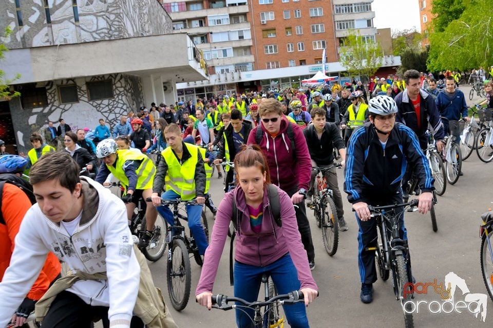 Sute de orădeni la Critical Mass,