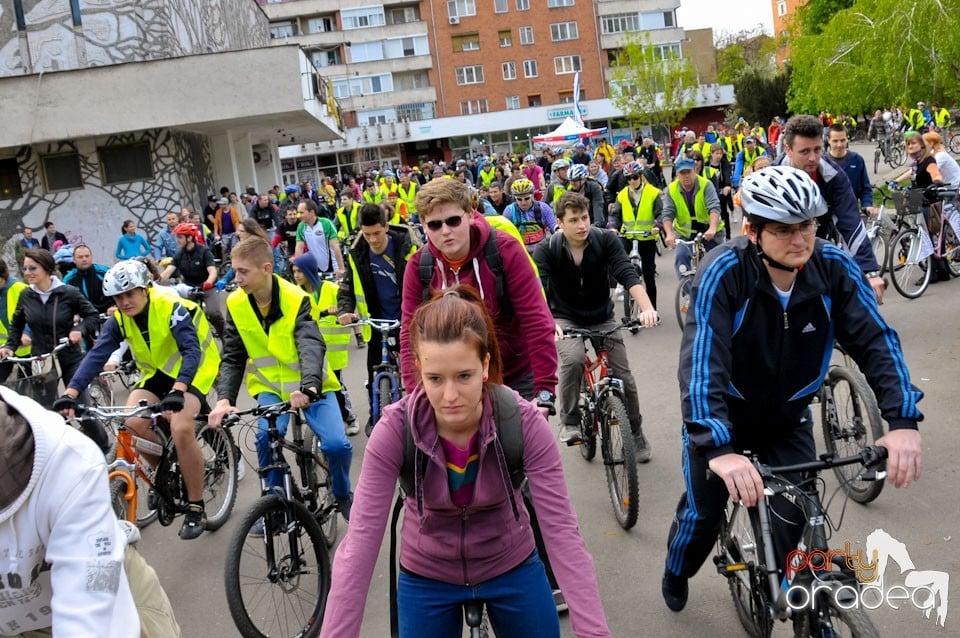 Sute de orădeni la Critical Mass, 