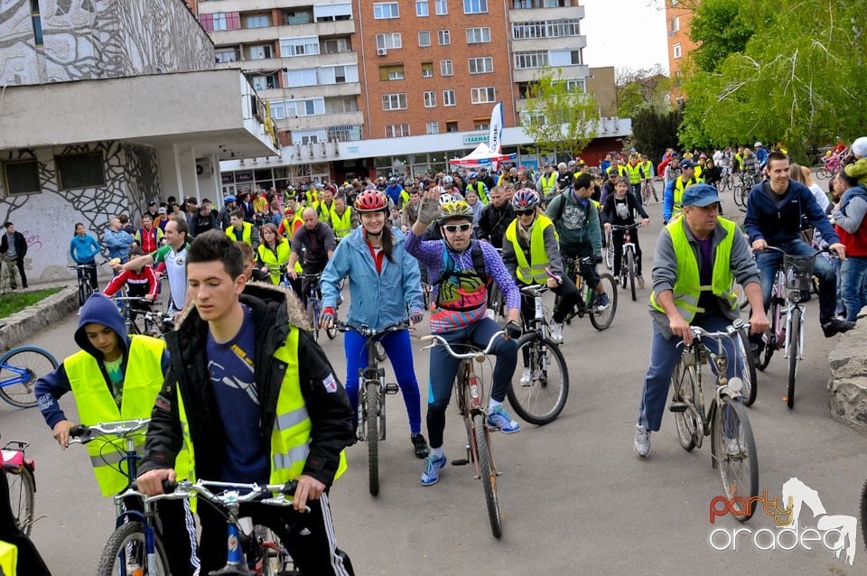 Sute de orădeni la Critical Mass,