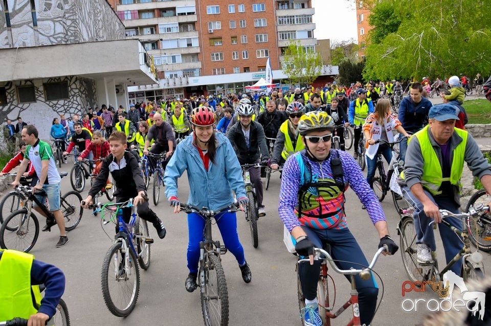Sute de orădeni la Critical Mass,