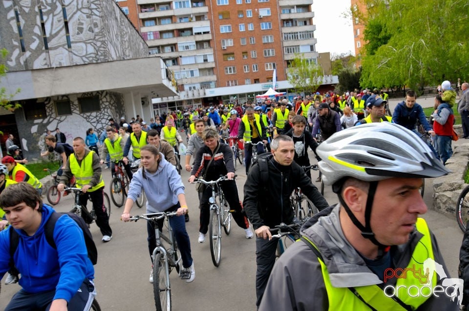 Sute de orădeni la Critical Mass,