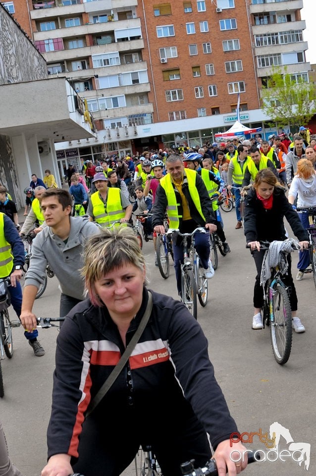 Sute de orădeni la Critical Mass, 