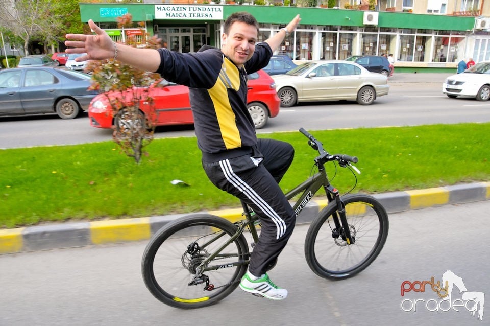Sute de orădeni la Critical Mass,