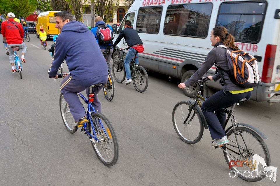Sute de orădeni la Critical Mass,