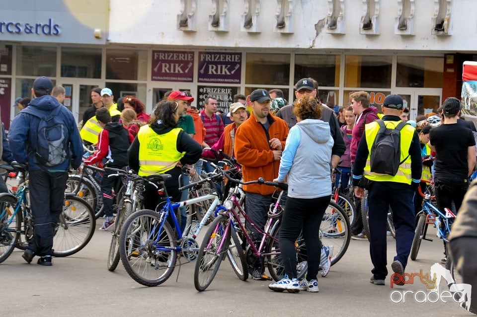 Sute de orădeni la Critical Mass,