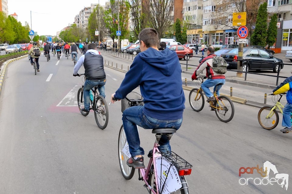 Sute de orădeni la Critical Mass,
