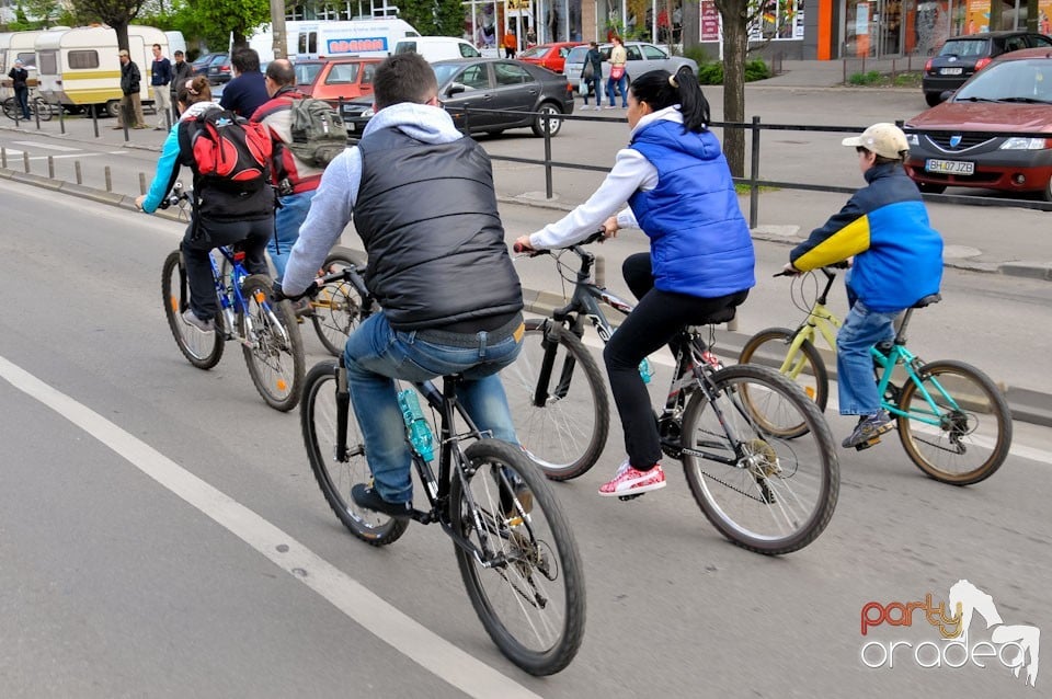 Sute de orădeni la Critical Mass,
