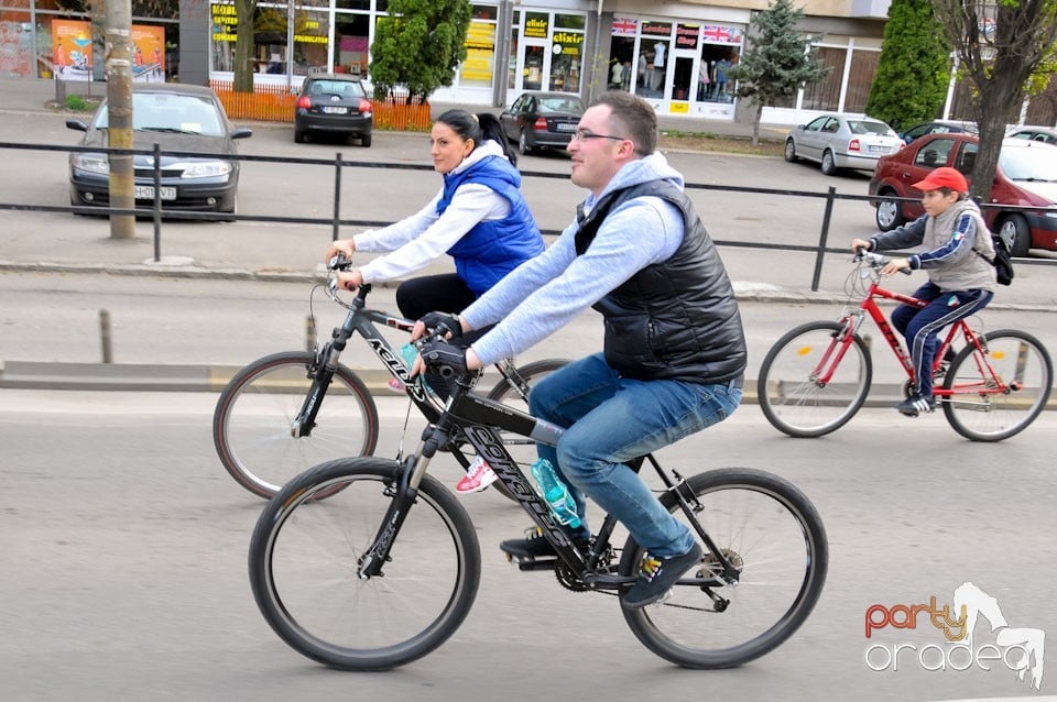 Sute de orădeni la Critical Mass,