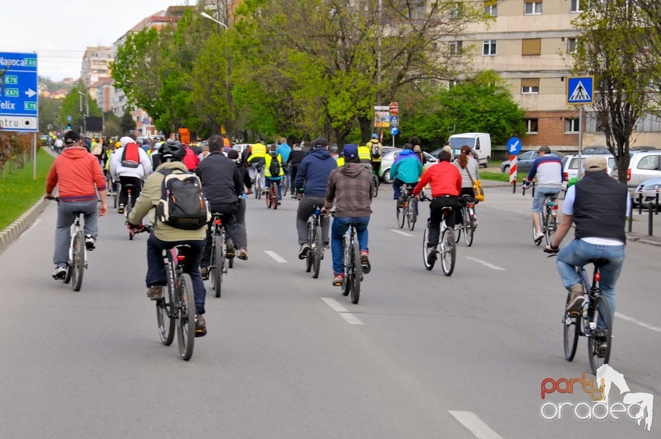 Sute de orădeni la Critical Mass,