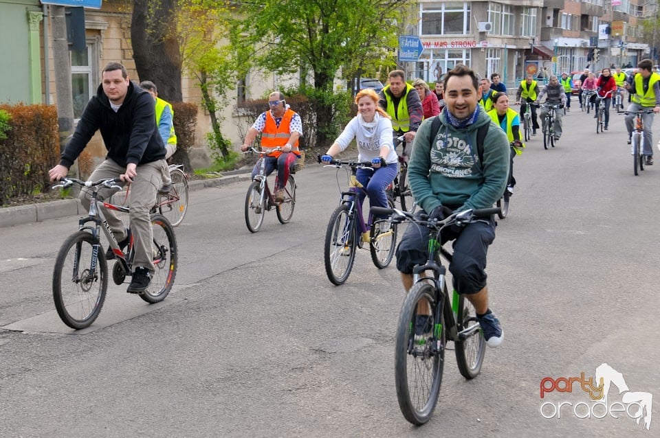 Sute de orădeni la Critical Mass,