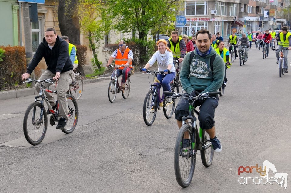 Sute de orădeni la Critical Mass, 