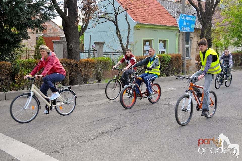 Sute de orădeni la Critical Mass,
