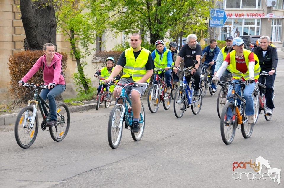 Sute de orădeni la Critical Mass, 