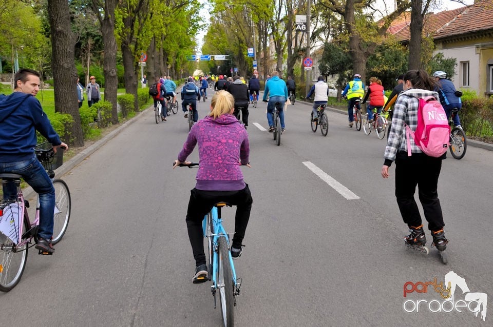 Sute de orădeni la Critical Mass, 